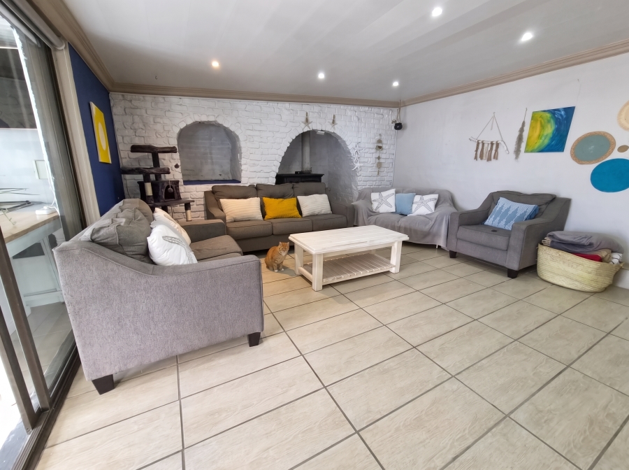 6 Bedroom Property for Sale in Struisbaai Western Cape